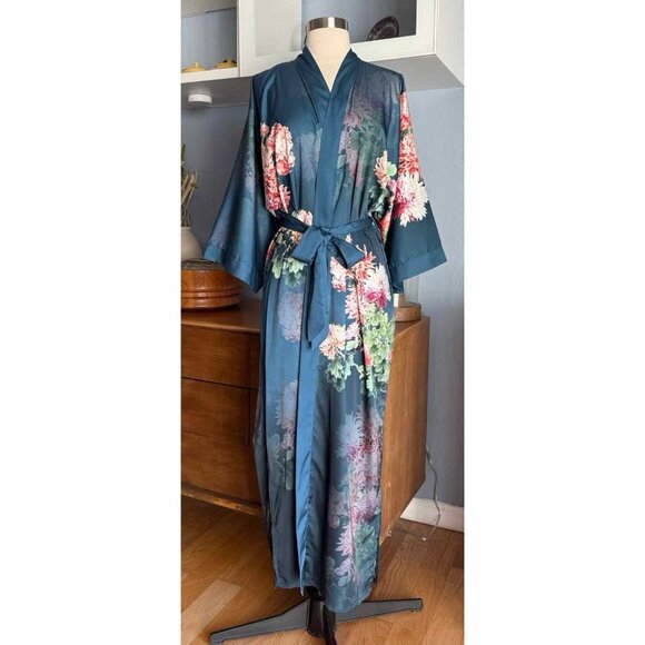 Kim + Ono Coral Chrysanthemum Long Kimono Robe Blue Floral One size - Picture 1 of 8